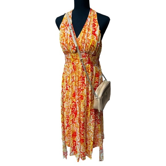 ISAAC Mizrahi Quilted Tan Leather Camera Style Crossbody Bag - Picture 6 of 16